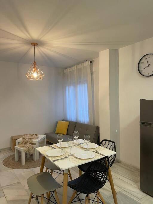 Acogedor Piso A Un Paso De Capital. Apartamento Granada